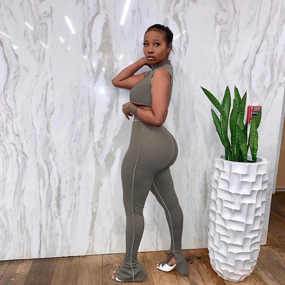 NWT Grey Two Piece Set - Picture 3 of 4